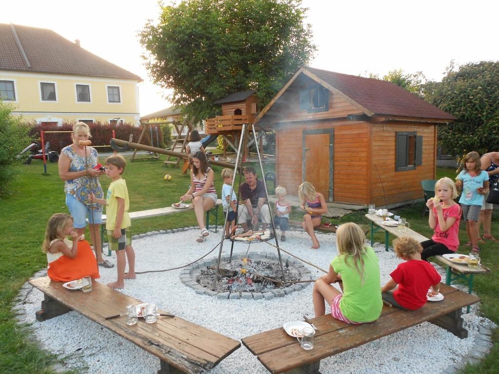 Familienbauernhof Strassbauer Vila Steinakirchen Am Forst Exterior foto